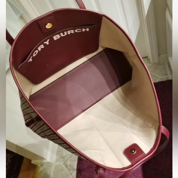 Tory Burch Gemini Link Tote in Real Burgundy - Picture 13 of 16